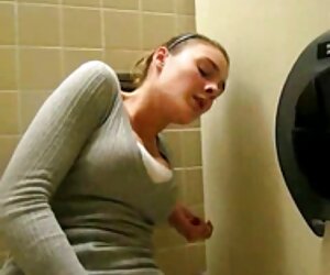 Uyluk yaşlı bir arap sex porn adam tarafından doğal el