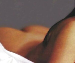 Masanın arab sex indir üzerinde amatör kedi