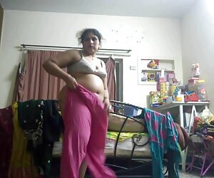 Babe arab sex indir iç çamaşırı kedi ile oynuyor