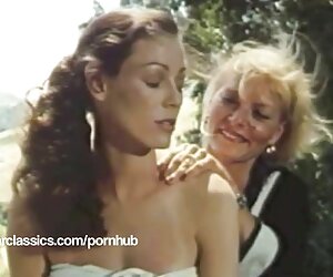 Büyük kedi ile MİLF bir horoz ve bir porno sex arap creampie sahiptir!